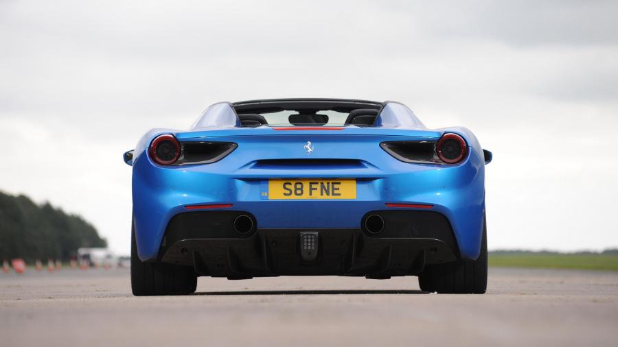  Ferrari 488 Spider 2016 года  (UK) (фото 24 из 28)